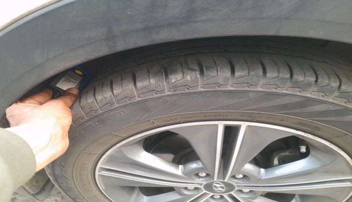 2015 Hyundai Creta SX (O) 1.6 DIESEL, Diesel, Manual, 3,16,792 km, tyre