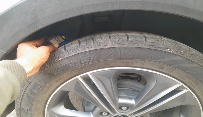 2015 Hyundai Creta SX (O) 1.6 DIESEL, Diesel, Manual, 3,16,792 km, tyre