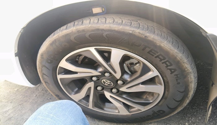 2024 Toyota Innova Crysta GX Plus 8 STR, Diesel, Manual, 39,261 km, tyre