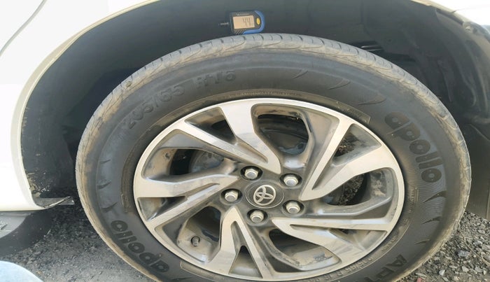 2024 Toyota Innova Crysta GX Plus 8 STR, Diesel, Manual, 39,261 km, tyre