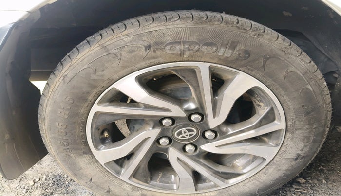 2024 Toyota Innova Crysta GX Plus 8 STR, Diesel, Manual, 39,261 km, tyre