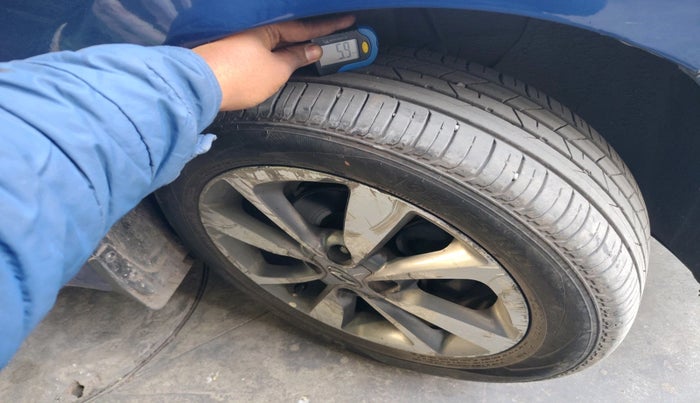 2016 Hyundai Elite i20 ASTA 1.4 CRDI (O), Diesel, Manual, 1,30,686 km, tyre