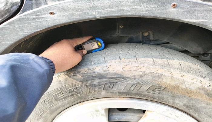 2014 Mahindra XUV500 W6, Diesel, Manual, 3,30,897 km, tyre