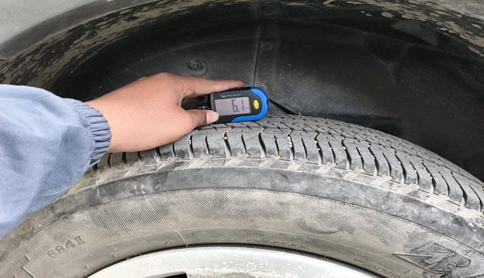 2014 Mahindra XUV500 W6, Diesel, Manual, 3,30,897 km, tyre