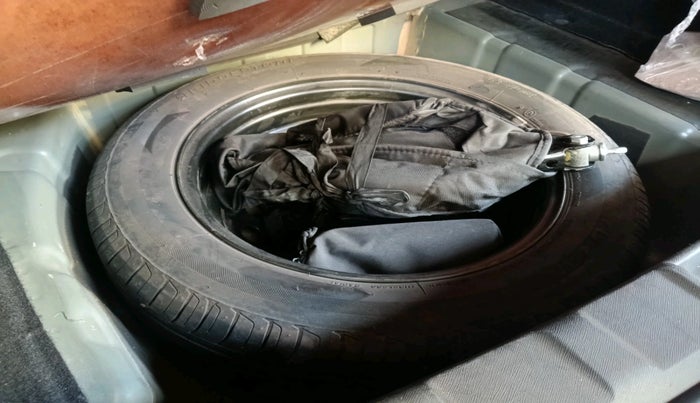 2022 Tata NEXON XE PETROL, Petrol, Manual, 72,401 km, tyre