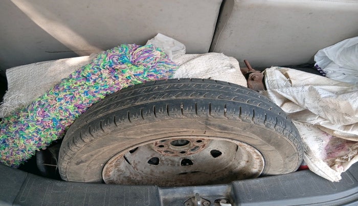 2016 Maruti Wagon R 1.0 LXI, CNG, Manual, 70,167 km, tyre