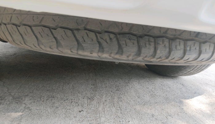 2014 Toyota Fortuner 3.0 4X2 AT, Diesel, Automatic, 2,10,915 km, tyre