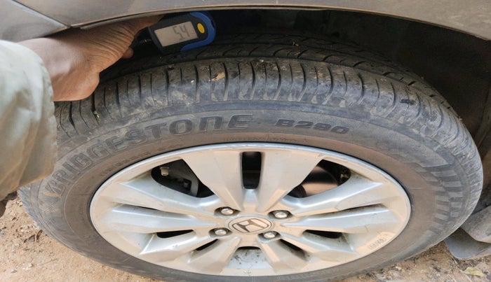 2013 Honda City 1.5L I-VTEC V MT, Petrol, Manual, 1,00,988 km, tyre