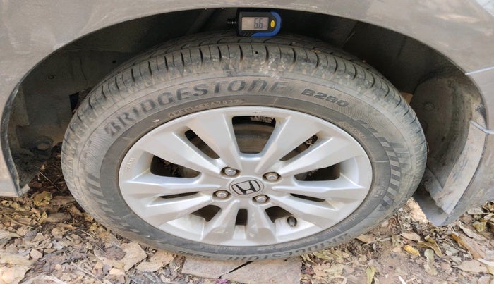 2013 Honda City 1.5L I-VTEC V MT, Petrol, Manual, 1,00,988 km, tyre