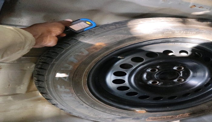 2013 Honda City 1.5L I-VTEC V MT, Petrol, Manual, 1,00,988 km, tyre