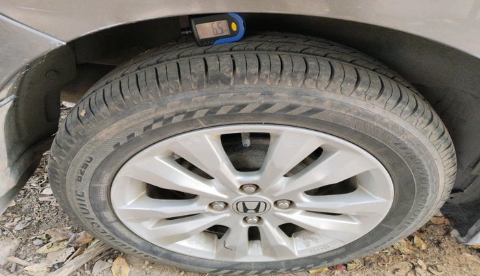 2013 Honda City 1.5L I-VTEC V MT, Petrol, Manual, 1,00,988 km, tyre
