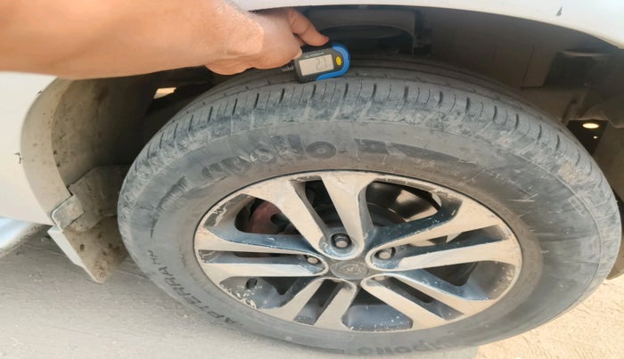 2017 Mahindra Scorpio S4 PLUS 1.99 INTELLI-HYBRID, Diesel, Manual, 75,285 km, tyre