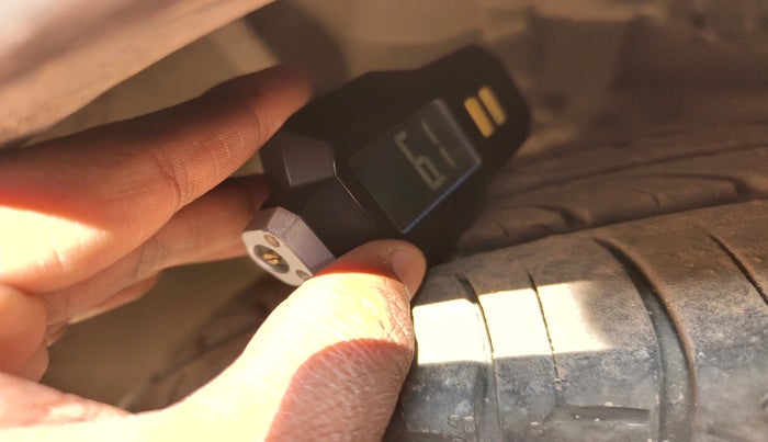 2019 Ford FREESTYLE TITANIUM 1.2 PETROL, Petrol, Manual, 1,13,486 km, tyre