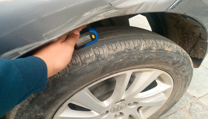 2014 Maruti Swift ZXI, Petrol, Manual, 1,45,992 km, tyre