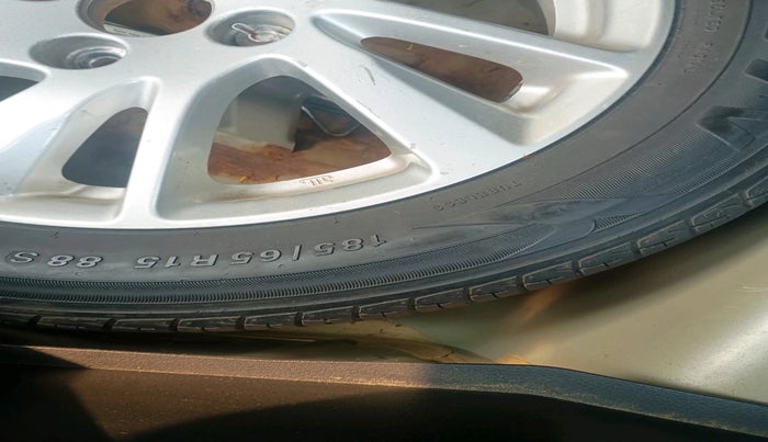 2014 Maruti Swift ZXI, Petrol, Manual, 1,45,992 km, tyre