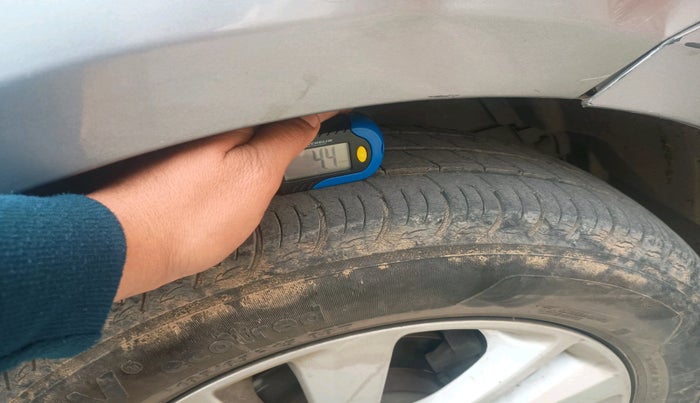 2014 Maruti Swift ZXI, Petrol, Manual, 1,45,992 km, tyre