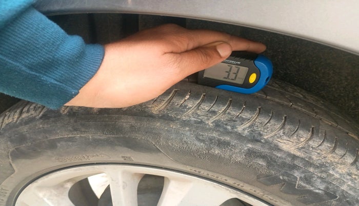 2014 Maruti Swift ZXI, Petrol, Manual, 1,45,992 km, tyre