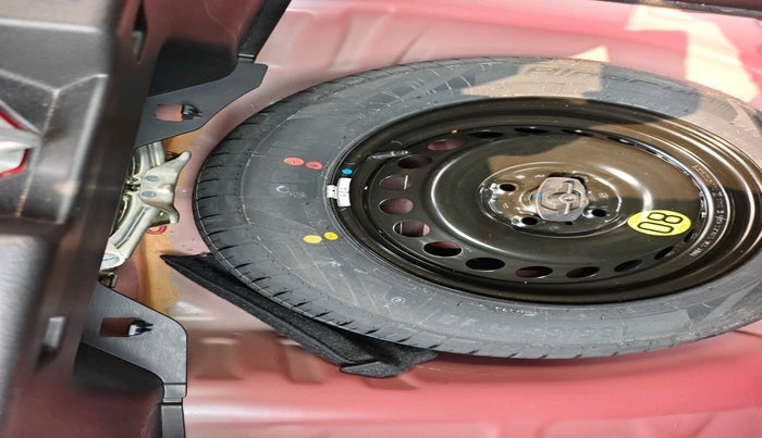 2023 Toyota Glanza V AMT, Petrol, Automatic, 32,933 km, tyre