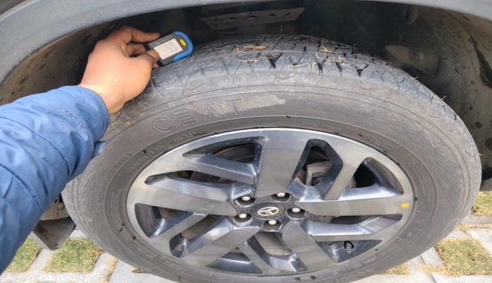 2022 Tata Safari XZ PLUS DARK EDITION, Diesel, Manual, 61,435 km, tyre