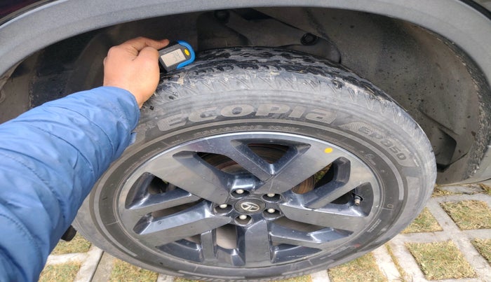 2022 Tata Safari XZ PLUS DARK EDITION, Diesel, Manual, 61,435 km, tyre