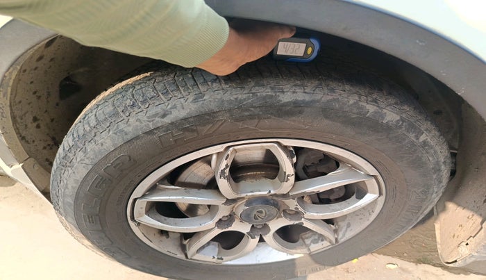 2016 Mahindra XUV500 W6, Diesel, Manual, 54,188 km, tyre