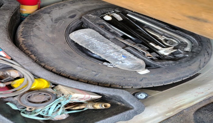 2012 Volkswagen Vento HIGHLINE DIESEL 1.6, Diesel, Manual, 1,45,702 km, tyre