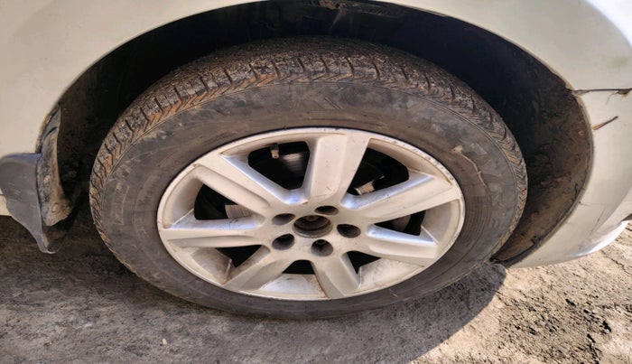 2012 Volkswagen Vento HIGHLINE DIESEL 1.6, Diesel, Manual, 1,45,702 km, tyre