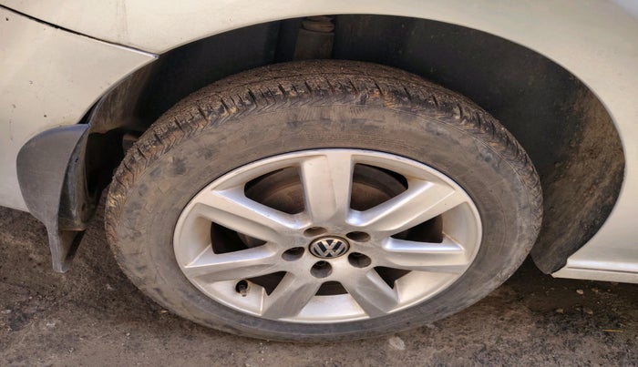 2012 Volkswagen Vento HIGHLINE DIESEL 1.6, Diesel, Manual, 1,45,702 km, tyre