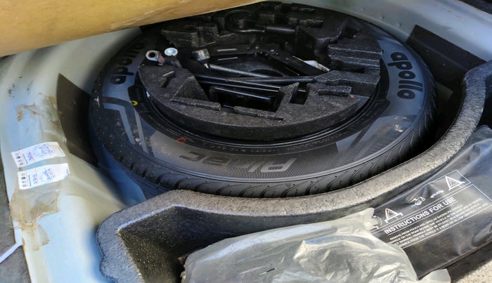 2016 Volkswagen Vento HIGHLINE 1.5 AT, Diesel, Automatic, 94,859 km, tyre