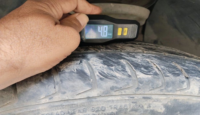 2013 Mahindra XUV500 W8, Diesel, Manual, 1,01,654 km, tyre