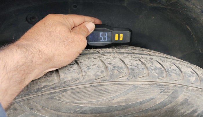 2013 Mahindra XUV500 W8, Diesel, Manual, 1,01,654 km, tyre