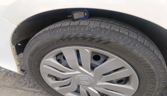 2014 Honda City 1.5L I-VTEC SV, Petrol, Manual, 1,87,239 km, tyre