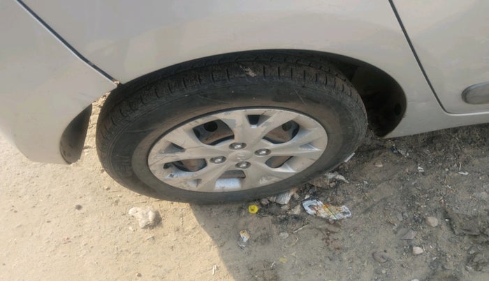 2015 Hyundai Grand i10 SPORTZ 1.1 CRDI, Diesel, Manual, 1,26,047 km, tyre