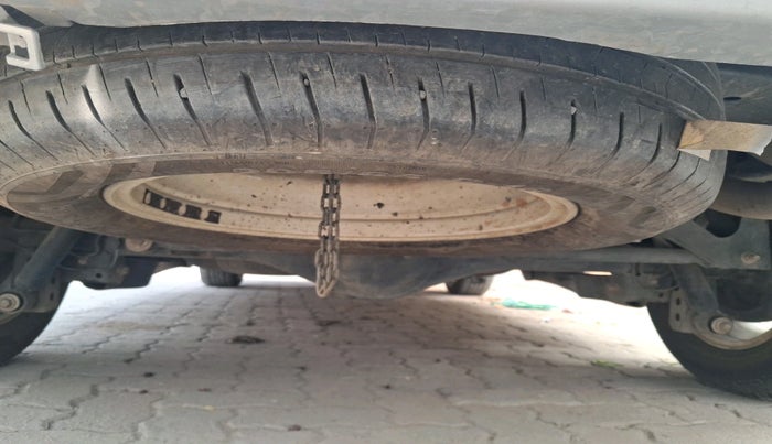 2016 Toyota Innova Crysta 2.4 VX 8 STR, Diesel, Manual, 1,80,804 km, tyre