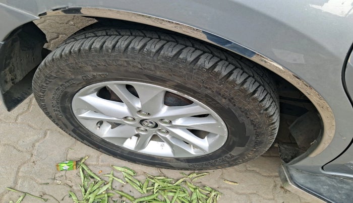 2016 Toyota Innova Crysta 2.4 VX 8 STR, Diesel, Manual, 1,80,804 km, tyre