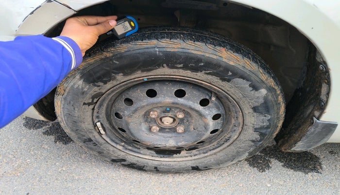 2015 Maruti Swift VXI, Petrol, Manual, 98,426 km, tyre