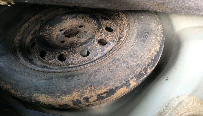 2015 Maruti Swift VXI, Petrol, Manual, 98,426 km, tyre