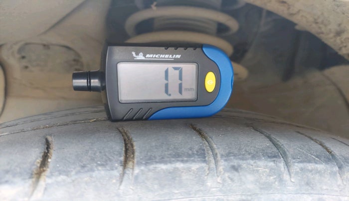 2015 Hyundai Xcent S (O) 1.2, Petrol, Manual, 1,00,951 km, tyre