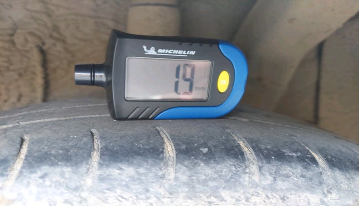 2015 Hyundai Xcent S (O) 1.2, Petrol, Manual, 1,00,951 km, tyre