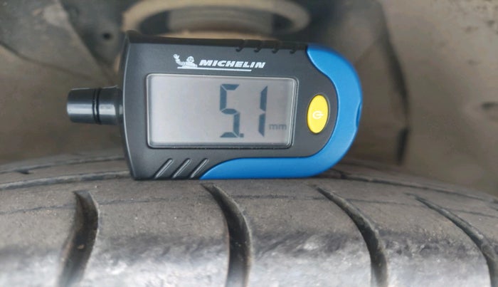 2015 Hyundai Xcent S (O) 1.2, Petrol, Manual, 1,00,951 km, tyre