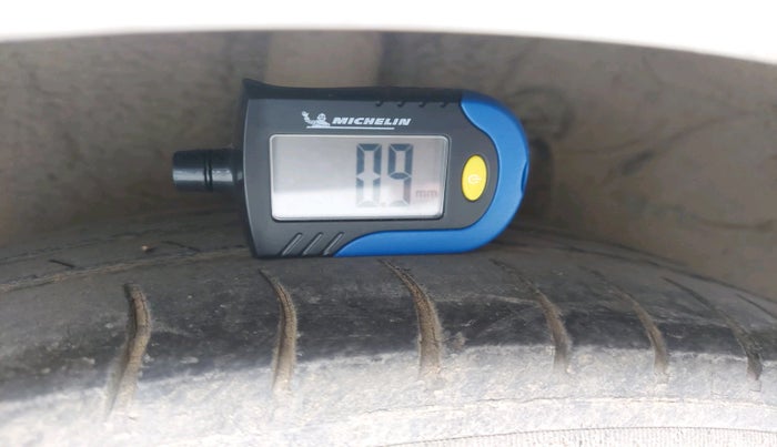 2015 Hyundai Xcent S (O) 1.2, Petrol, Manual, 1,00,951 km, tyre