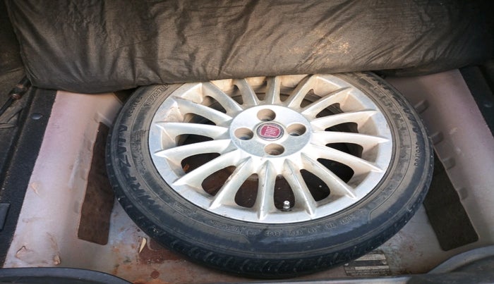 2014 Fiat Linea EMOTION 1.3, Diesel, Manual, 84,833 km, tyre