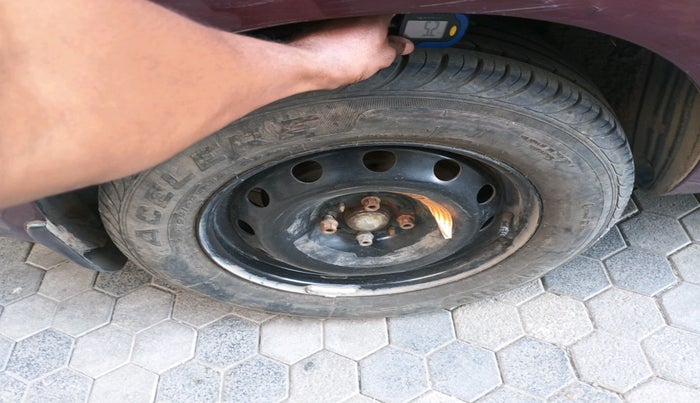 2014 Fiat Linea EMOTION 1.3, Diesel, Manual, 84,833 km, tyre