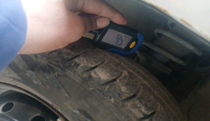 2012 Maruti Alto 800 LXI, Petrol, Manual, 1,06,460 km, tyre