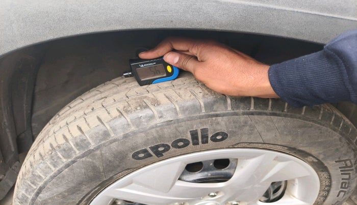 2022 Hyundai VENUE S+ 1.2, Petrol, Manual, 32,000 km, tyre