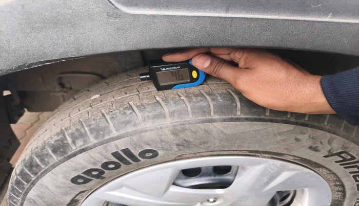 2022 Hyundai VENUE S+ 1.2, Petrol, Manual, 32,000 km, tyre