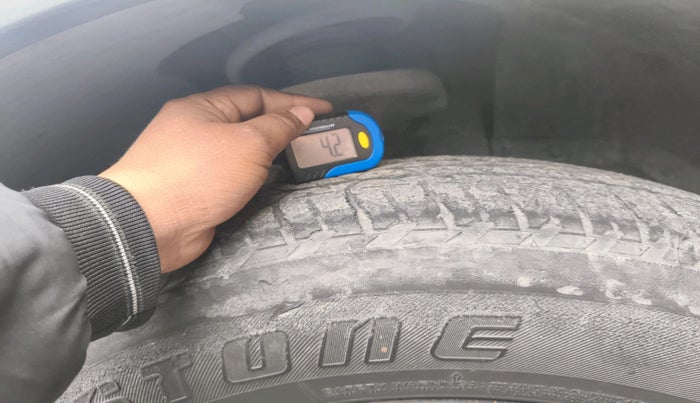 2016 Mahindra XUV500 W6 1.99, Diesel, Manual, 74,499 km, tyre