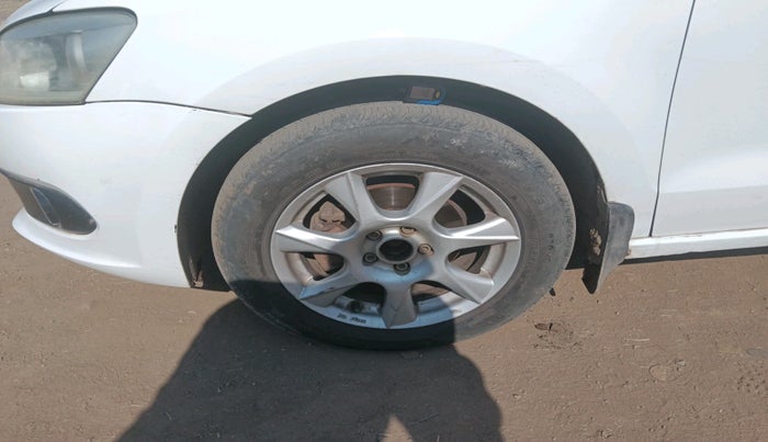 2014 Volkswagen Vento COMFORTLINE DIESEL 1.6, Diesel, Manual, 2,08,290 km, tyre