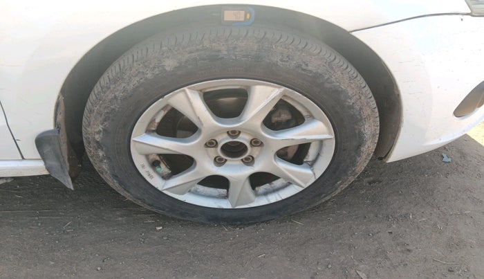 2014 Volkswagen Vento COMFORTLINE DIESEL 1.6, Diesel, Manual, 2,08,290 km, tyre