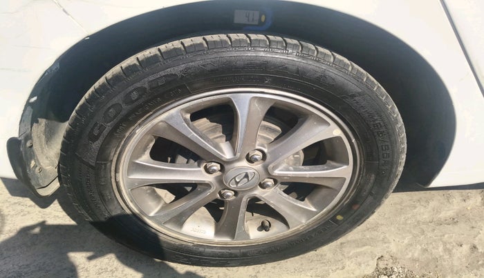 2016 Hyundai Grand i10 ASTA 1.2 KAPPA VTVT, Petrol, Manual, 70,419 km, tyre